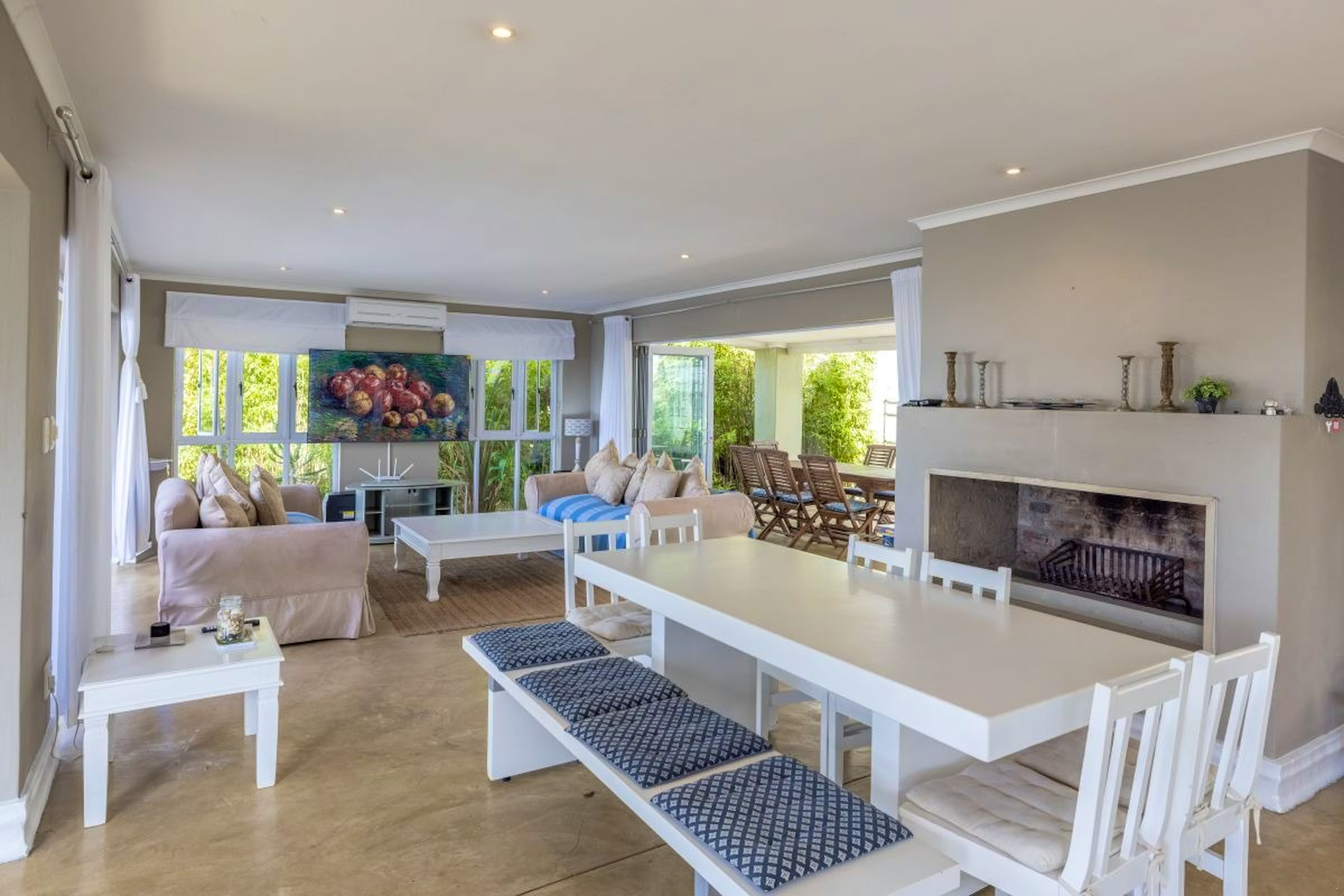 Interior entertainment space